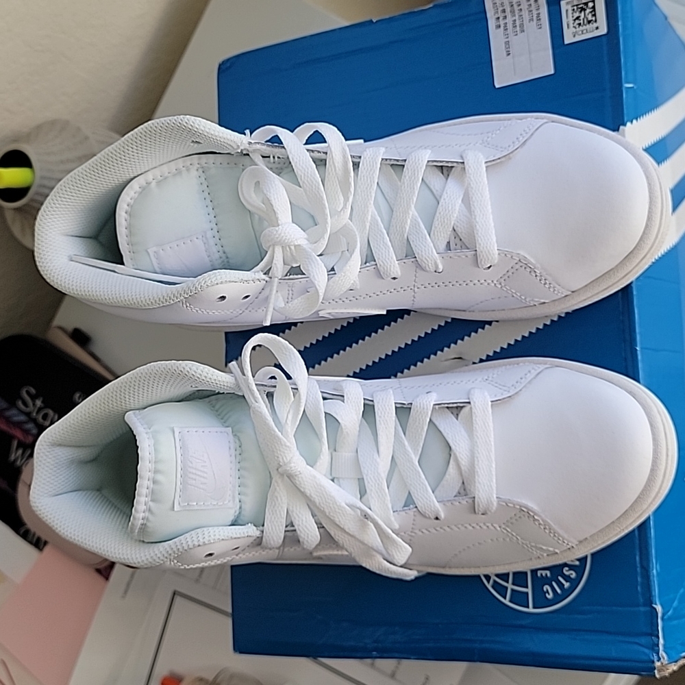 NIKE - Women's Sneakers